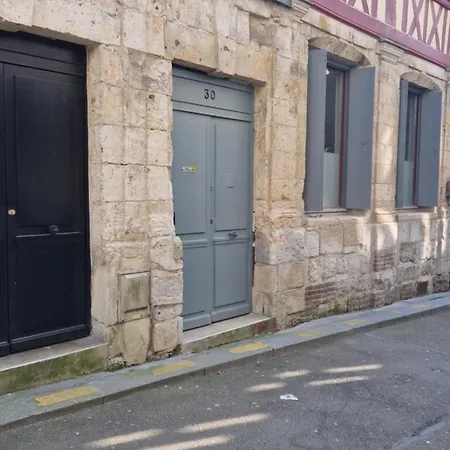 Les Bons Enfants 6 *